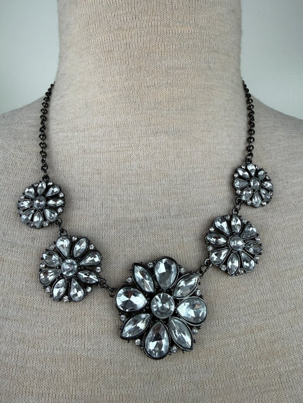 Black Metal & Clear Acrylic Rhinestone Flower Necklace 18-21"